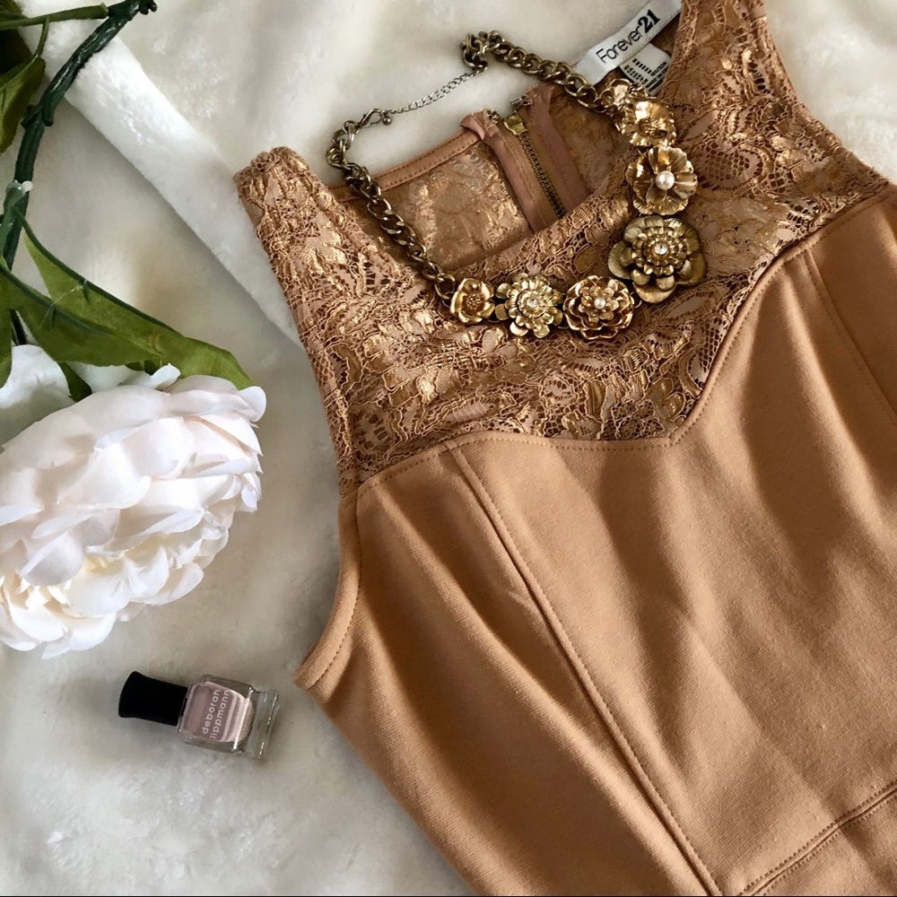 🦋 Gorgeous GOLDEN tan lace Bodycon dress